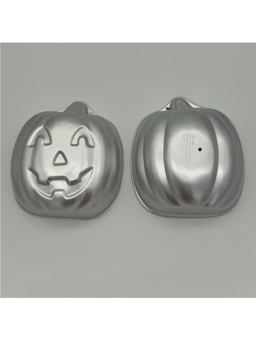 Wilton 3D Cake pan Halloween Stand Up
JACK-O-LANTERN Pumpkin
Baking Party